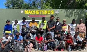 Ejercito-intercepta-vehiculo-con-20-indocumentados-tras-persecucion-en-Valverde