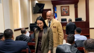 Comienza-juicio-de-fondo-de-Faride-Raful-contra-el-comunicador-Angel-Martinez-1300x732
