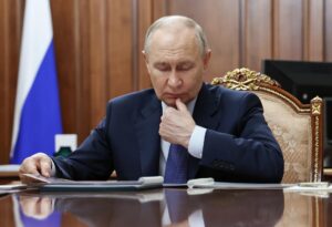 Putin llama a los rusos a votar en las legislativas para contribuir a la victoria de Rusia