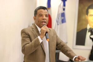 ¡Creole-obligatorio-en-escuelas-Proyecto-busca-dominicanos-aprendan-idioma-de-Haiti-696x463
